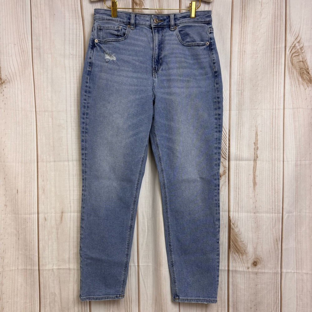 American Eagle AE Stretch Mom Jeans Distressed Curvy Baggy Light Wash Size 6